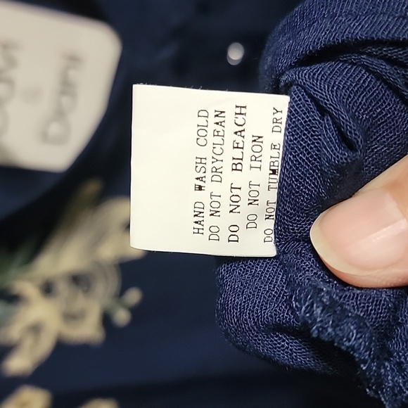 #03 NWT DAVI & DANI Navy Floral Embroidery Blouse With Wide Sleeve Women Size1XL - Picture 7 of 8